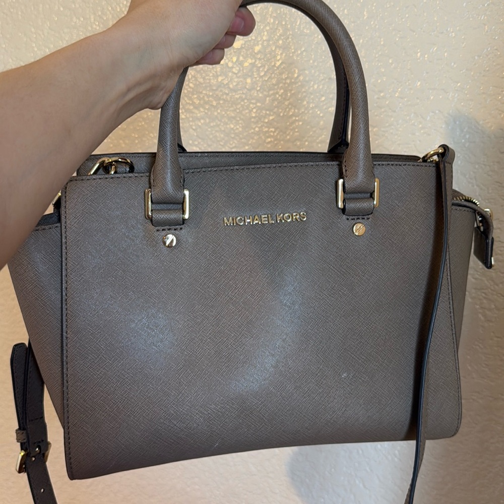Michael kors cross body purse